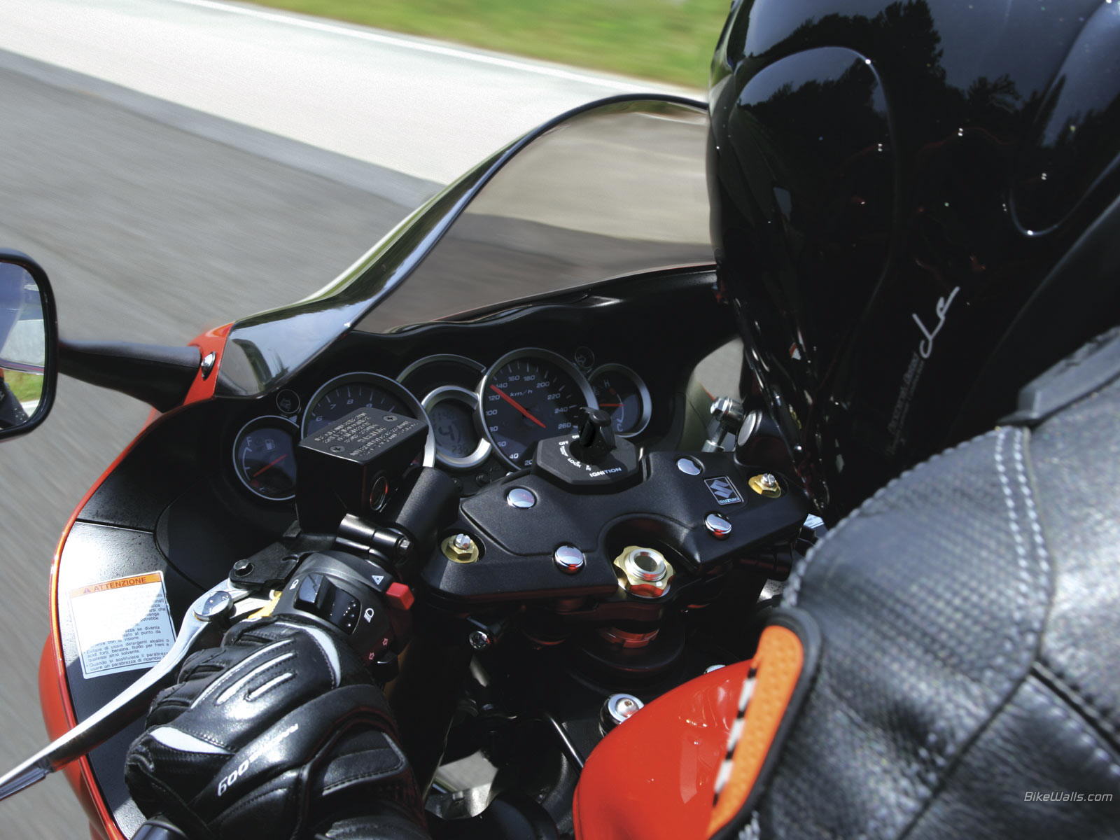 Suzuki_GSX_1300_R_Hayabusa_2008_36_1600x1200